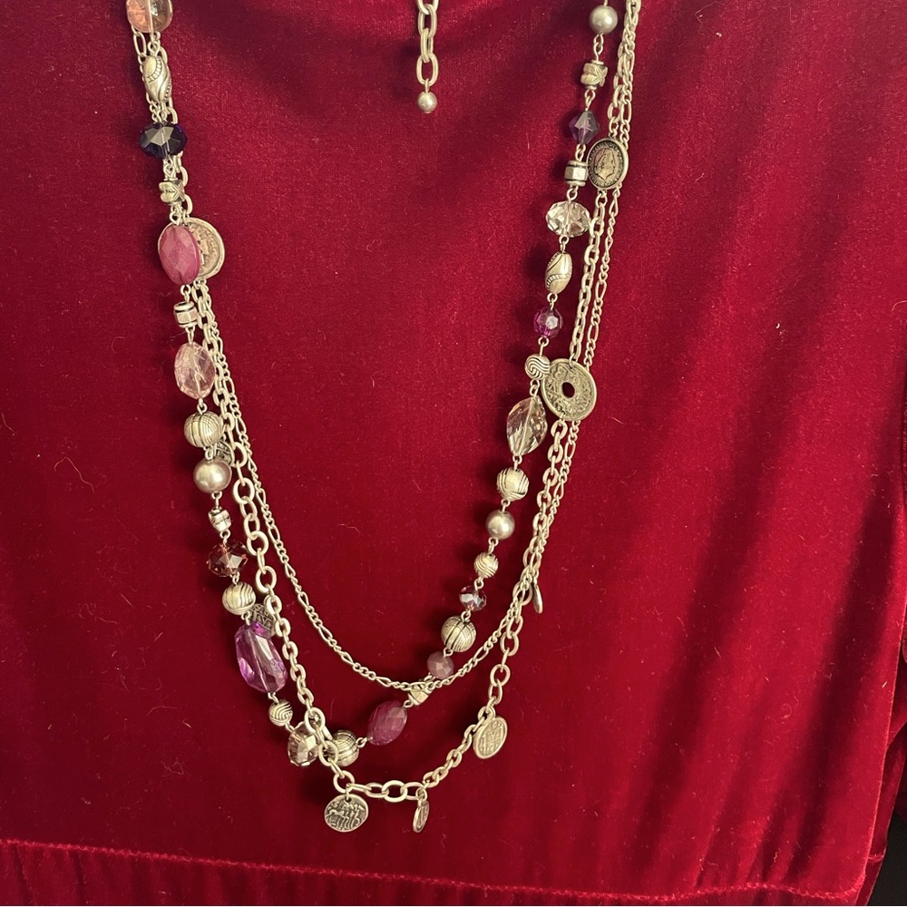 Set of necklace and bracelets that are simply beautiful.